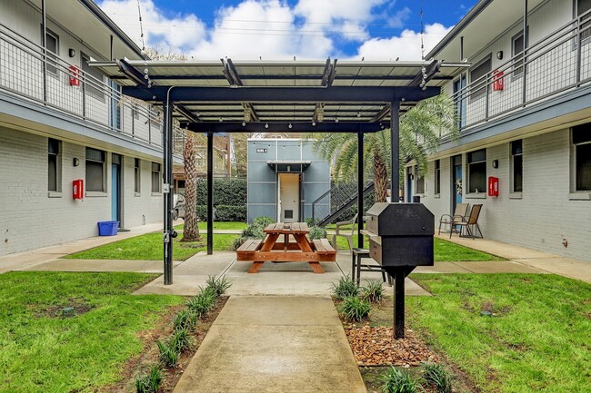 Building Photo - 405 Hawthorne St