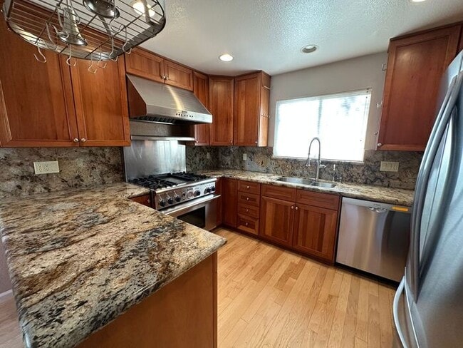 Building Photo - 285 Lemming Dr