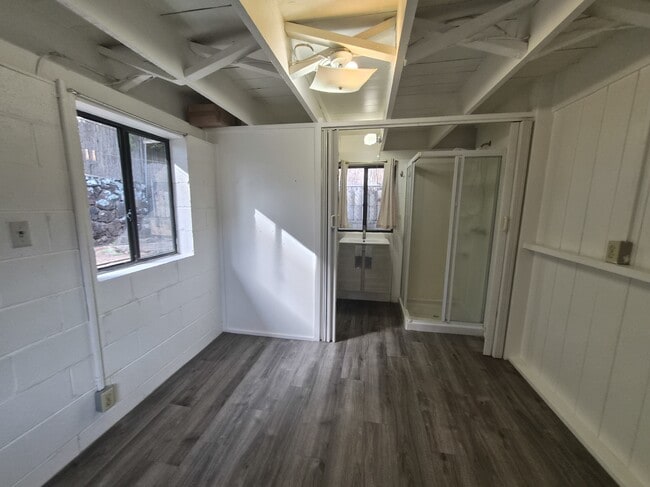 Building Photo - 3341 Monsarrat Ave