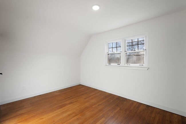 Building Photo - Move in TODAY! Check out this beautifully RENOVATED 3 bedroom in CHURCHILL!