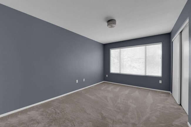 Building Photo - 5710 E Tropicana Ave