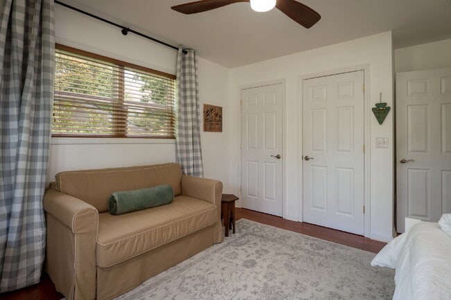 Building Photo - Mountain Lux Home - Centrally Located in Brevard! Furnished Mid- Term Rental Available from Novem...