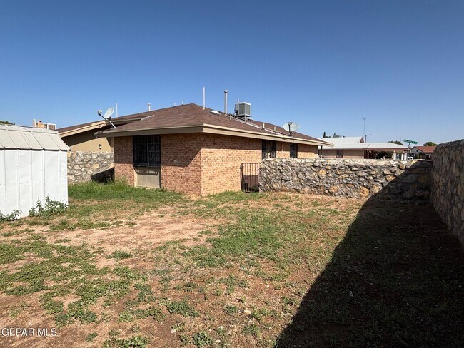 Building Photo - 10930 Delafield Dr