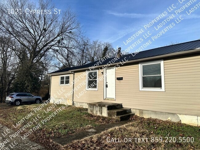 Building Photo - 1021 Cypress St