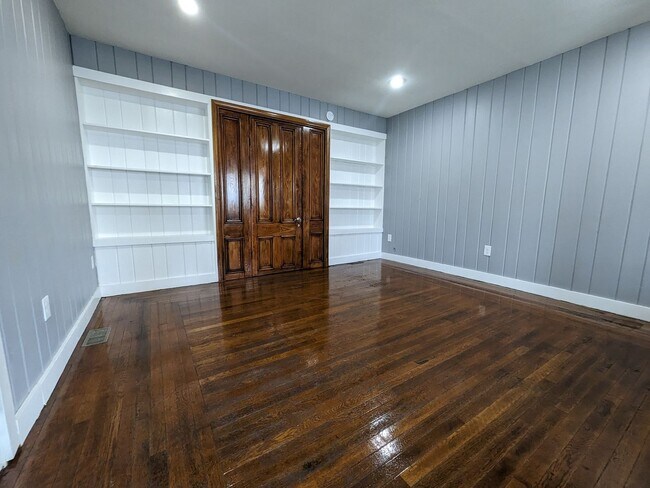 Building Photo - 44 White St