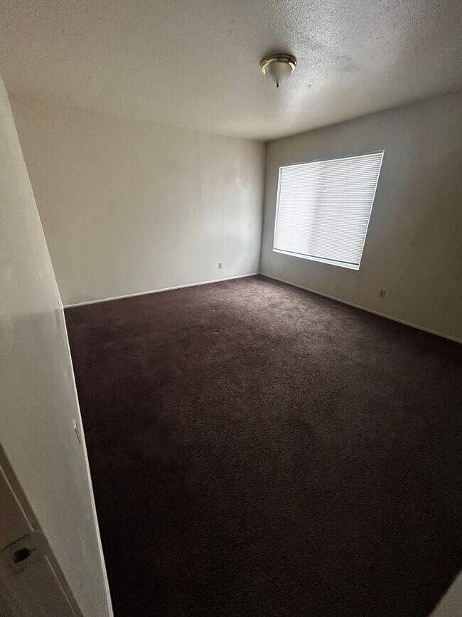 Building Photo - 333 Poplar St