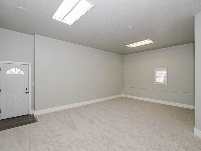 Building Photo - 408 E 775 N