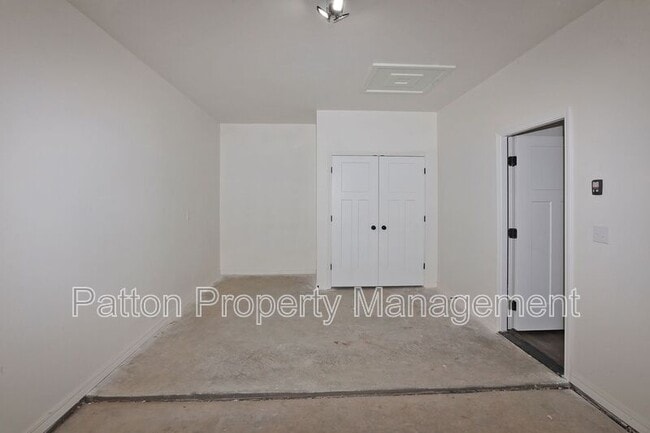 Building Photo - 13771 Periwinkle Dr