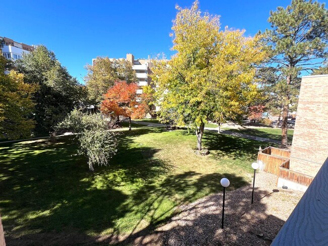 Building Photo - Beautifully Updated Condo In Desirable South East Denver Neighborhood