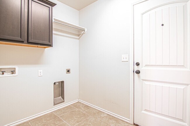 Building Photo - 6711 Boot Dr
