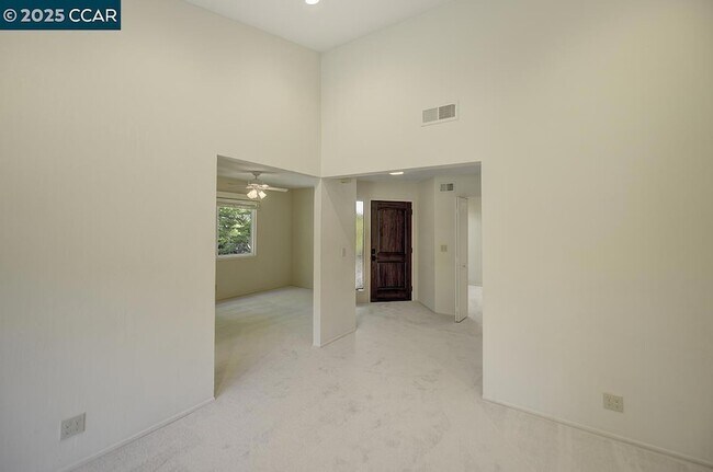 Building Photo - 3377 Rossmoor Pkwy