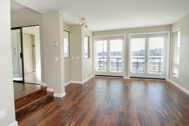 Building Photo - South Lake Union / Queen Anne Condo at The...