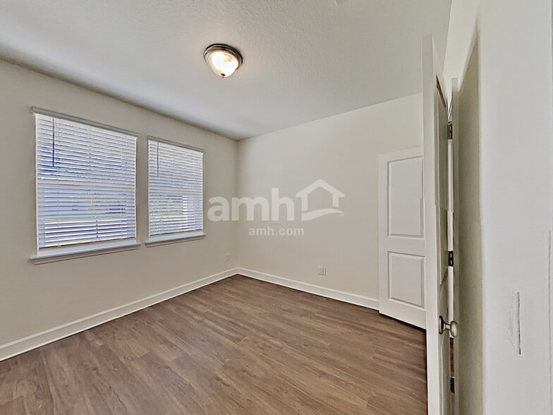 Building Photo - 3007 Creek Village Ln