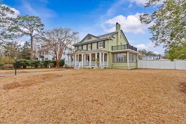 Building Photo - 1502 Tryon Rd