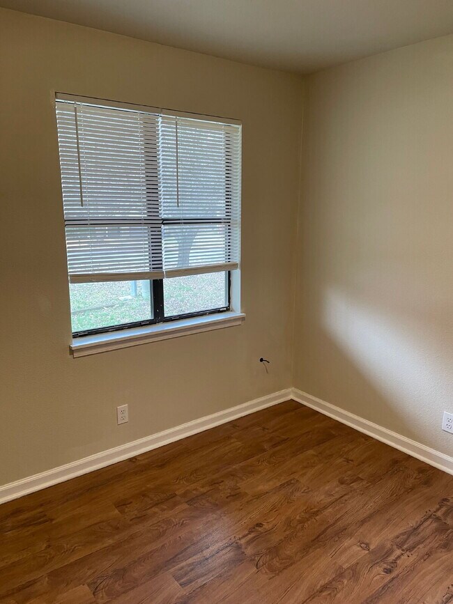 Building Photo - 1508 Smoot Dr