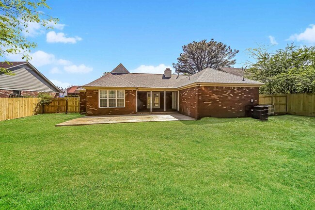 Building Photo - 6750 Lake Point Cir