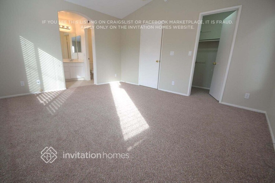 Building Photo - 488 Vista del Sol