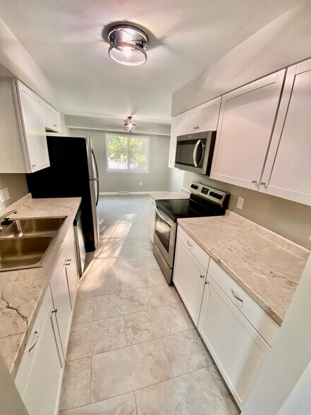 Kitchen with all new cabinets, countertops, and stainless steel appliances - 312 Crestview Dr