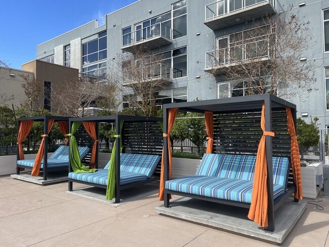 Building Photo - 353 E Bonneville Ave