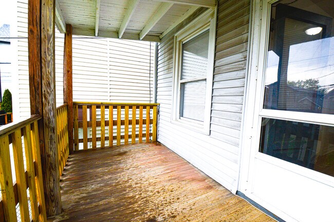 Building Photo - 3432 N Avers Ave
