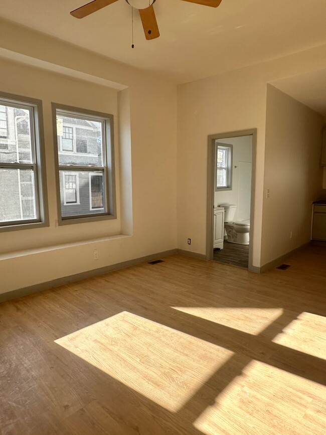 Building Photo - Knoxville 37914 - 1 bedroom, 1 bath Apartm...