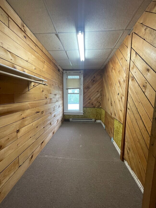 Building Photo - 119 Main St W