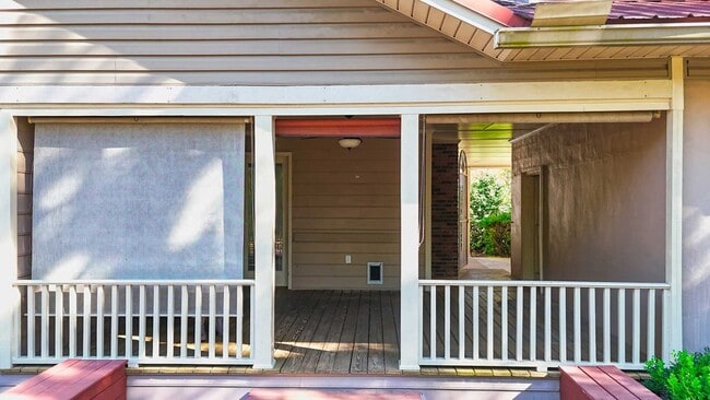 Building Photo - 1002 N Madison St