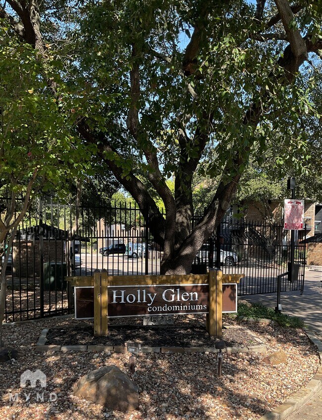 Building Photo - 7525 Holly Hill Dr