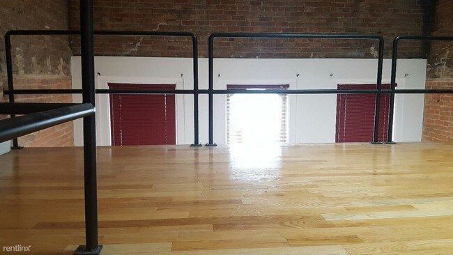 Building Photo - 1 br, 1 bath  - 206 W Michigan Ave