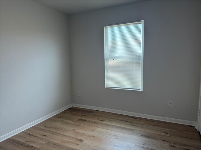 Building Photo - 958 Rd 5702