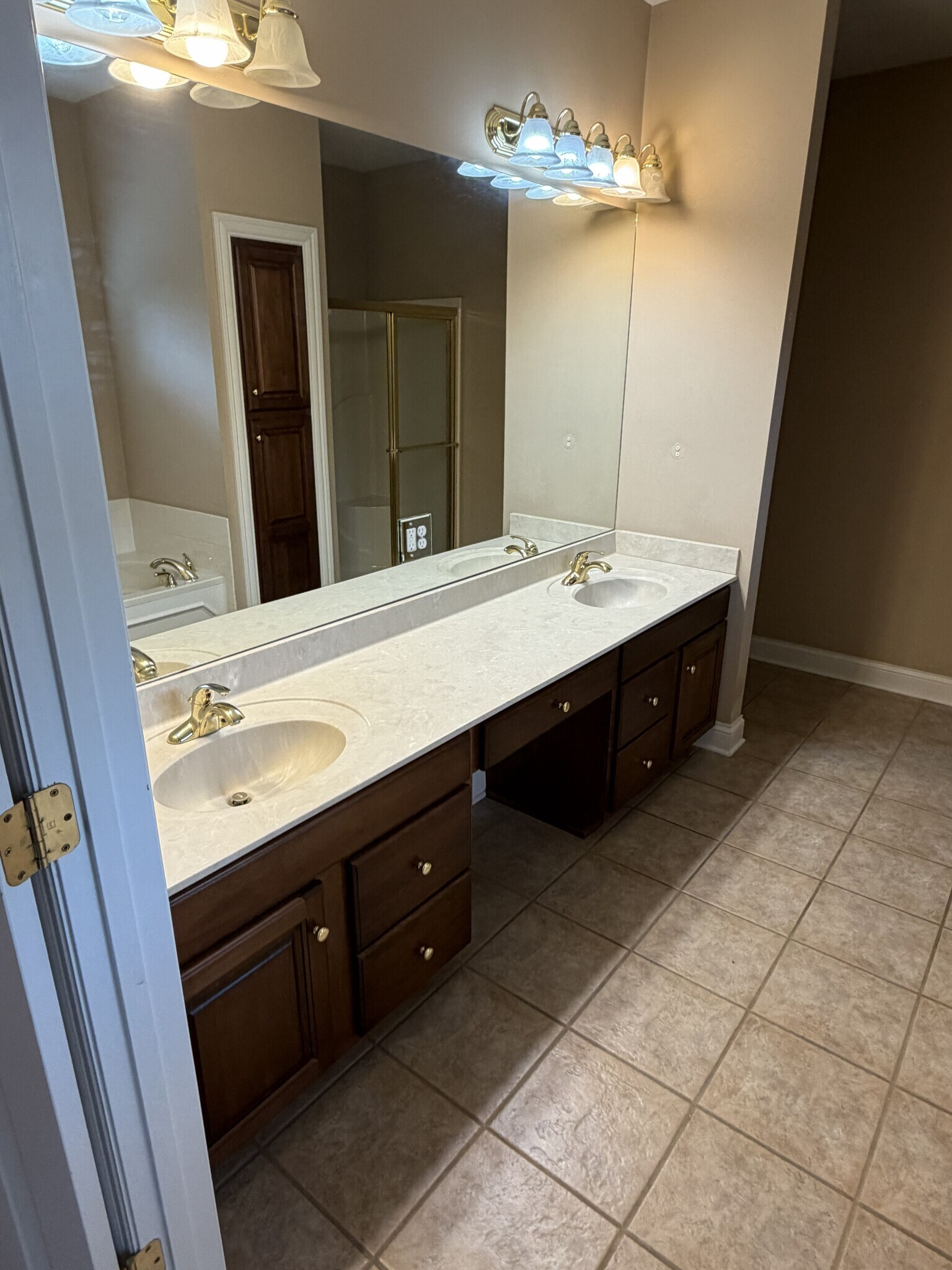 Large Vanity in master bath - 4610 Arborgate Dr