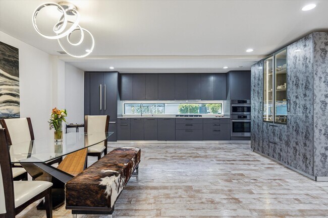 Primary Photo - 2907 Ferndale St