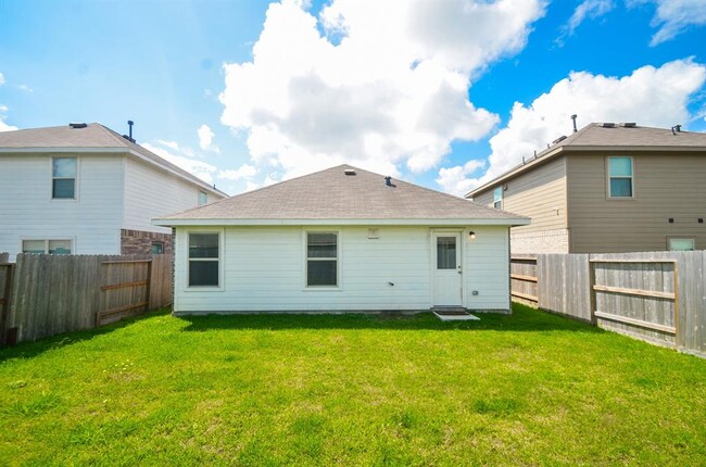Building Photo - 4127 Saltillo Lakes Dr