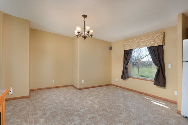 Building Photo - 415 Tracy Ann Dr
