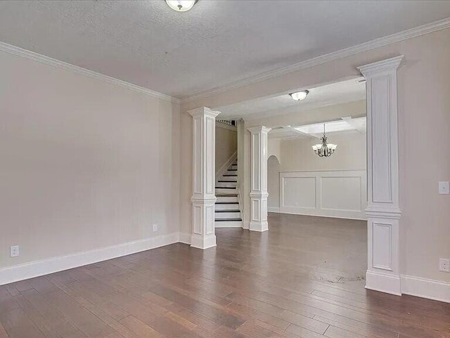 Building Photo - 8614 Crenshaw Dr