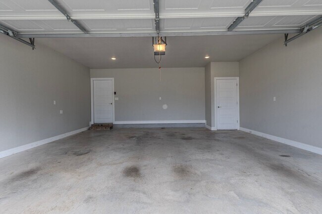Building Photo - 545 N Salem Rd