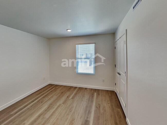 Building Photo - 9556 Harkes Dr