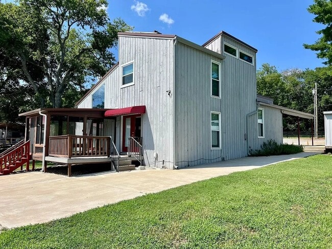 Building Photo - 905 Hickory Hills Dr