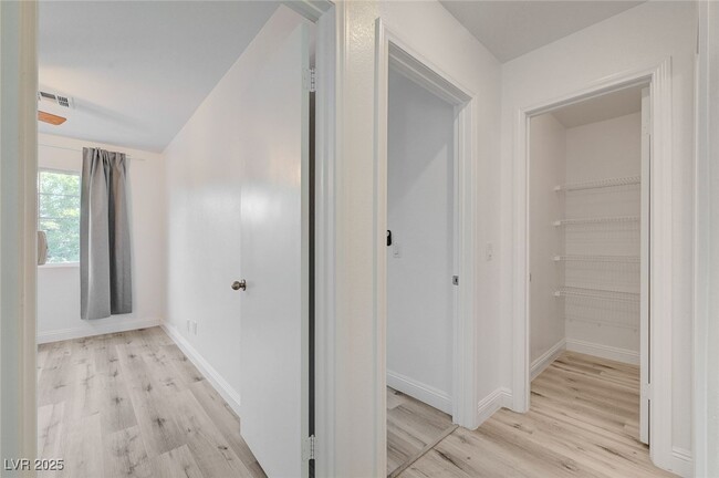 Building Photo - 9893 Canyon Peak Dr