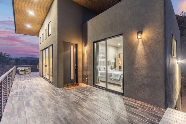 Building Photo - 60 Moondance Ln
