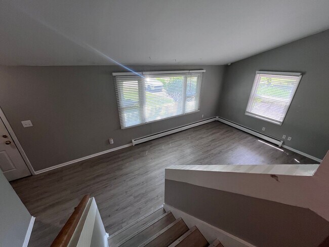 Building Photo - Two Bedroom Duplex with Heat Included! Near Grand Valley!