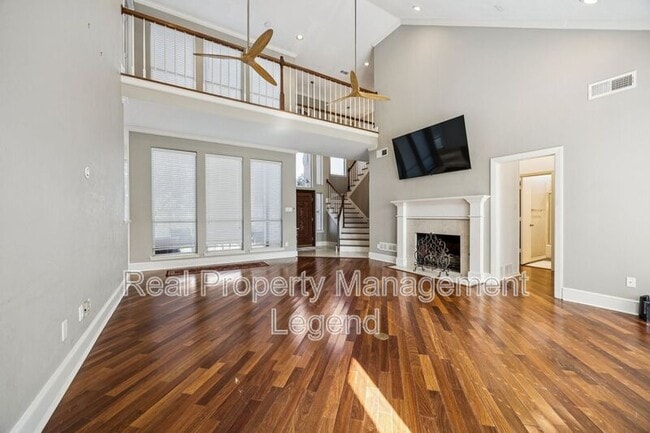 Building Photo - 618 Knollwood Dr