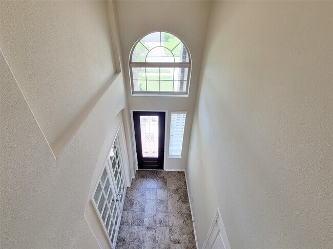 Building Photo - 2611 Yaletzi Ln