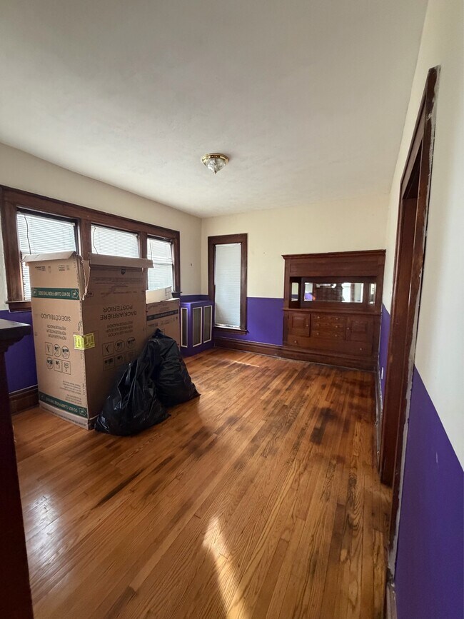 Building Photo - 612 Cherry St