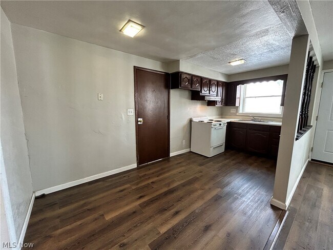 Building Photo - 141 Pikeview Rd