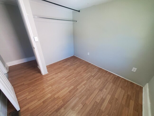 Building Photo - 1736 Fairview St