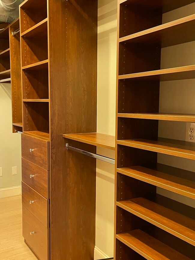 Building Photo - 121 N Main St