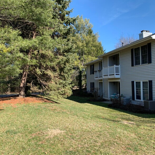Back Elevation - 130 Mockingbird Ct