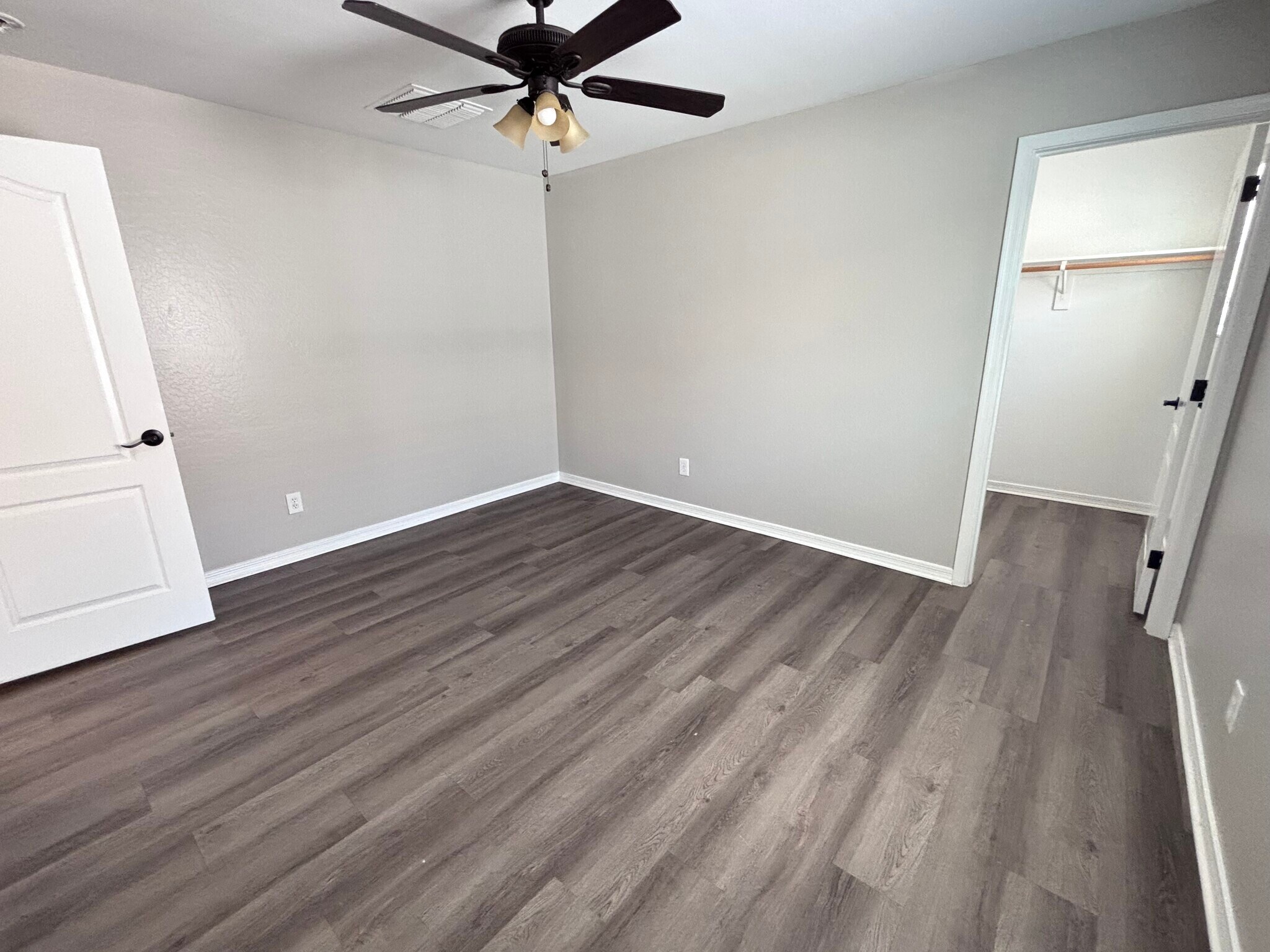Building Photo - 947 S Utilis Dr