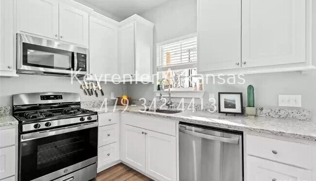 Building Photo - 3003 SW Garrison Ln